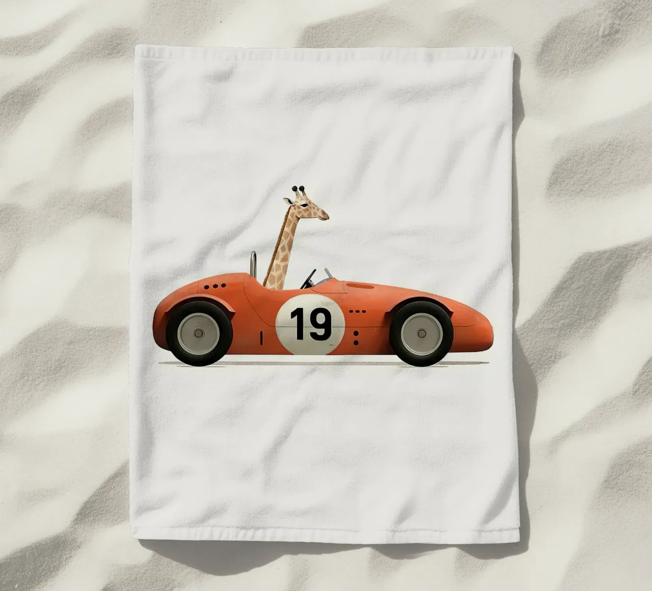 Giraffa in auto giocattolo telo mare da Emil Art Studio