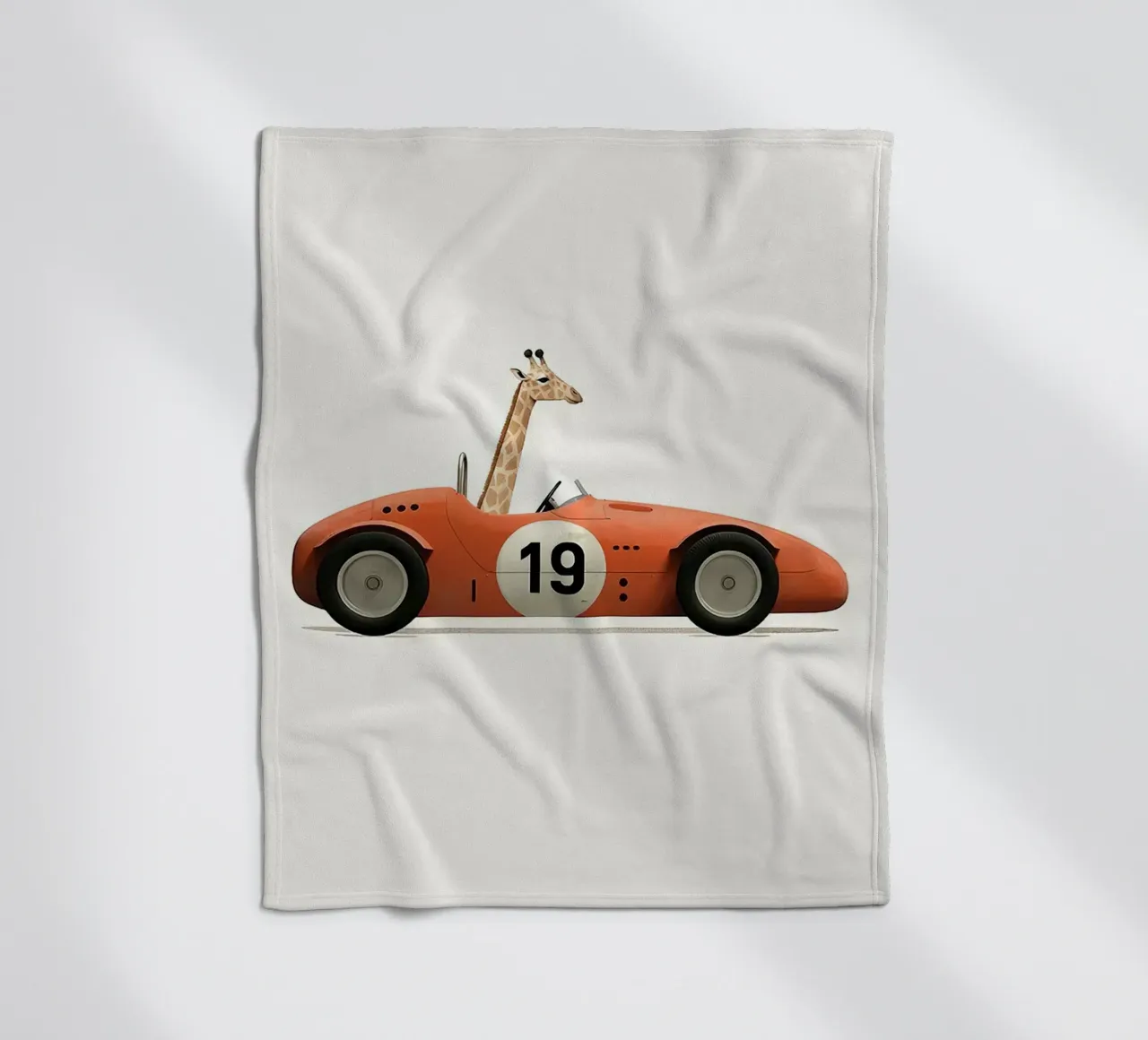 Giraffa in auto giocattolo coperta in pile da Emil Art Studio