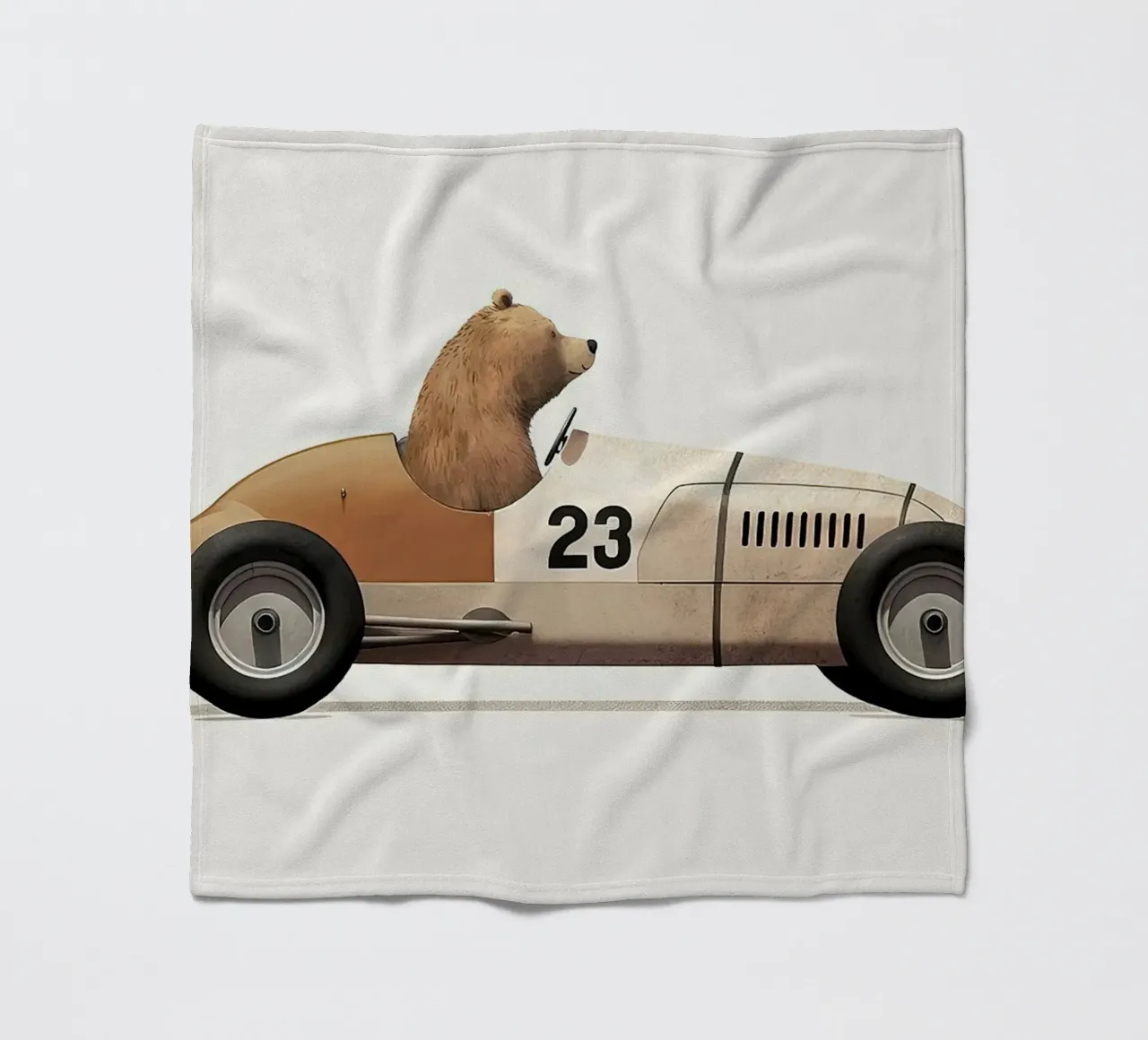 Orso in auto giocattolo coperta in pile da Emil Art Studio