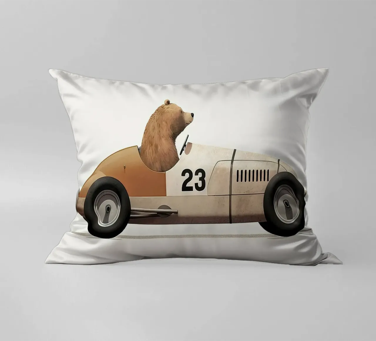 Orso in auto giocattolo cuscino da Emil Art Studio