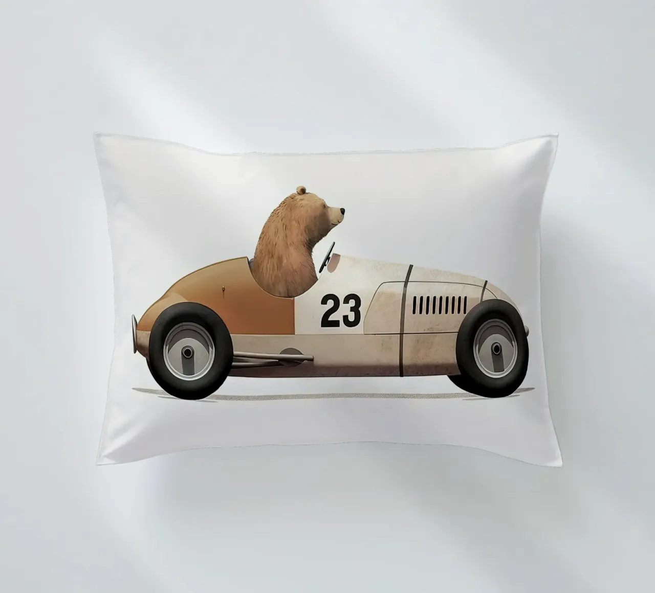 Orso in auto giocattolo cuscino da Emil Art Studio