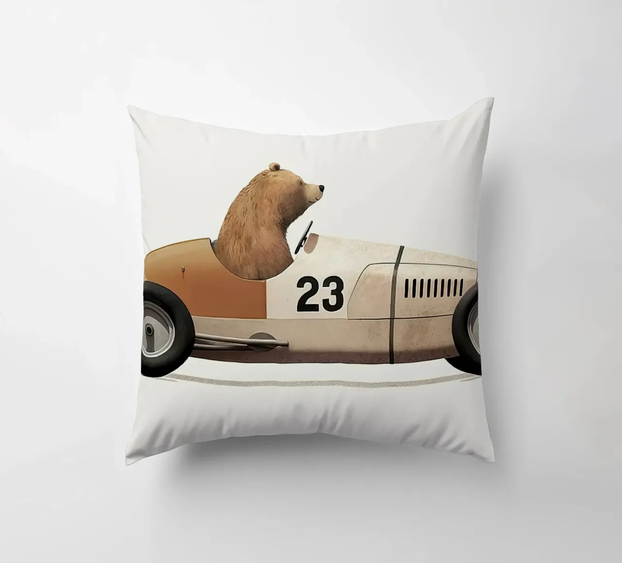 Orso in auto giocattolo cuscino da Emil Art Studio