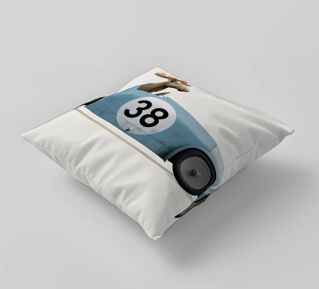 Alce in auto giocattolo cuscino da Emil Art Studio