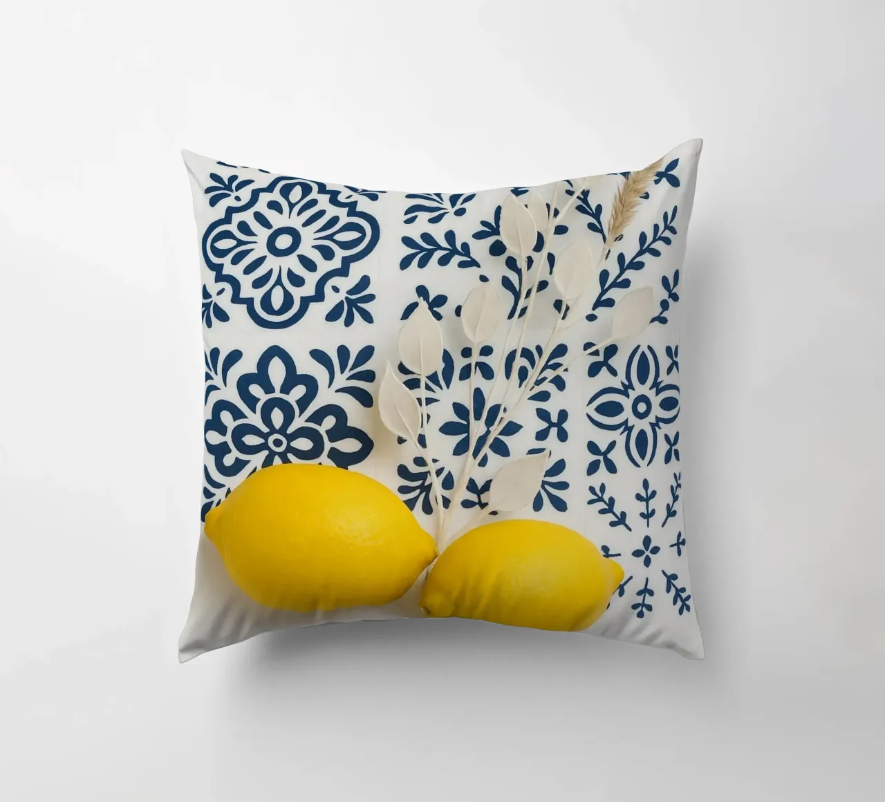 Piastrelle mediterranee e design al limone cuscino da Casa Calm