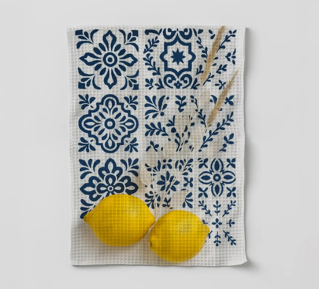 Piastrelle mediterranee e design al limone canovaccio da cucina da Casa Calm
