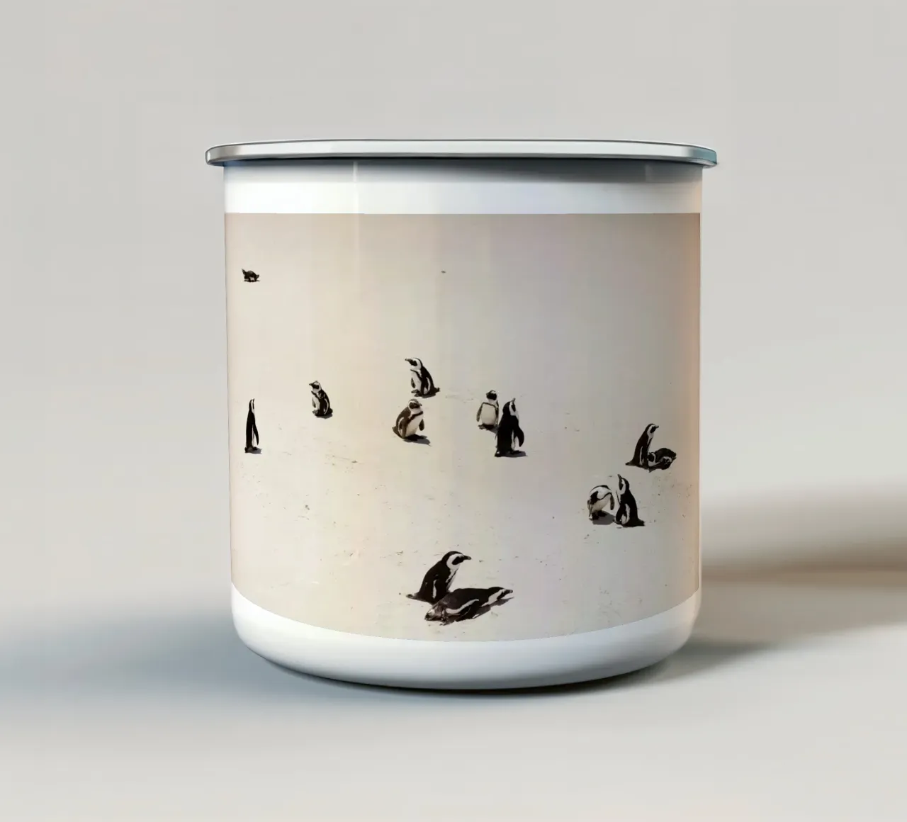 Pinguini in Sudafrica (Città del Capo) tazza in smalto da Simon Koy