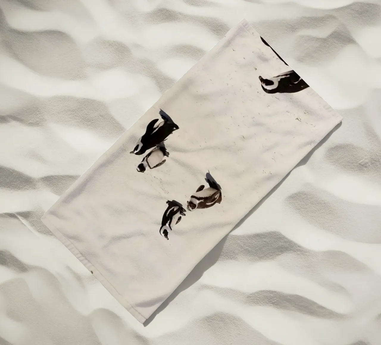 Pinguïns in Zuid-Afrika (Kaapstad) strandhanddoek van Simon Koy