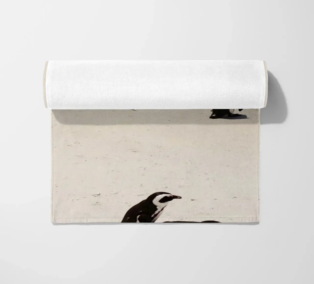 Pinguïns in Zuid-Afrika (Kaapstad) strandhanddoek van Simon Koy