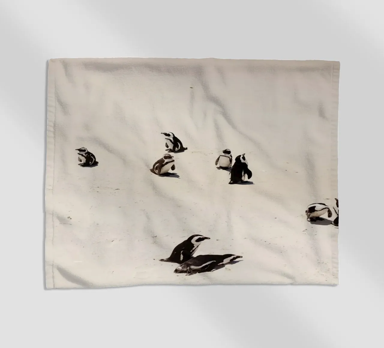 Pinguïns in Zuid-Afrika (Kaapstad) strandhanddoek van Simon Koy