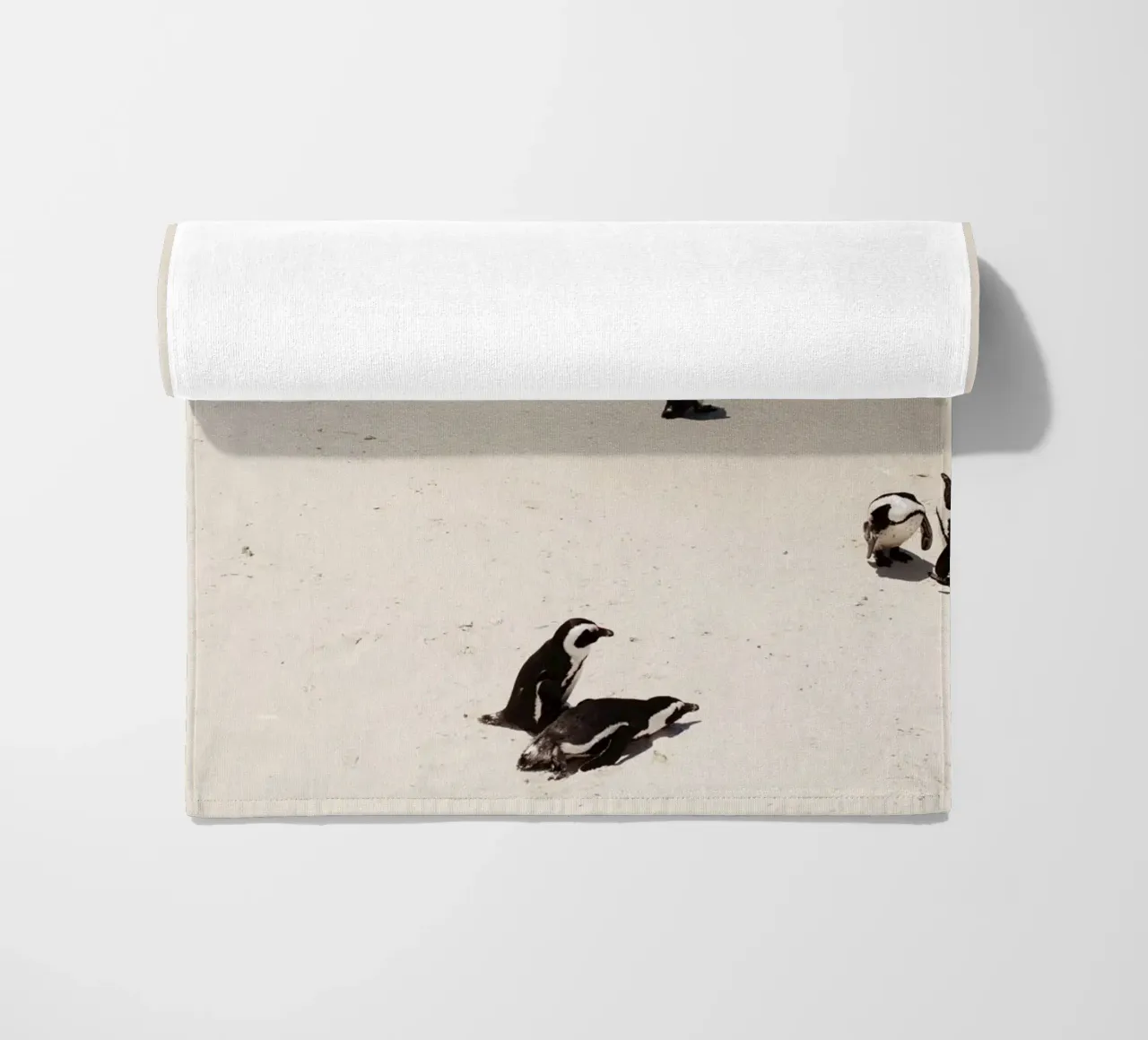 Pinguïns in Zuid-Afrika (Kaapstad) strandhanddoek van Simon Koy