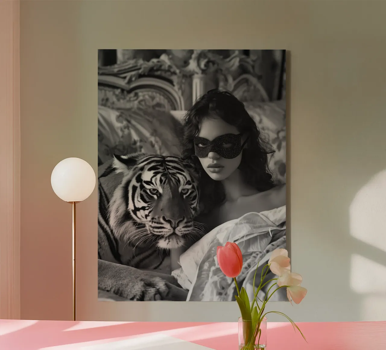 Donna mascherata a letto con una tigre | Eleganza surreale tela con Cornice a cassetta da Autofocus
