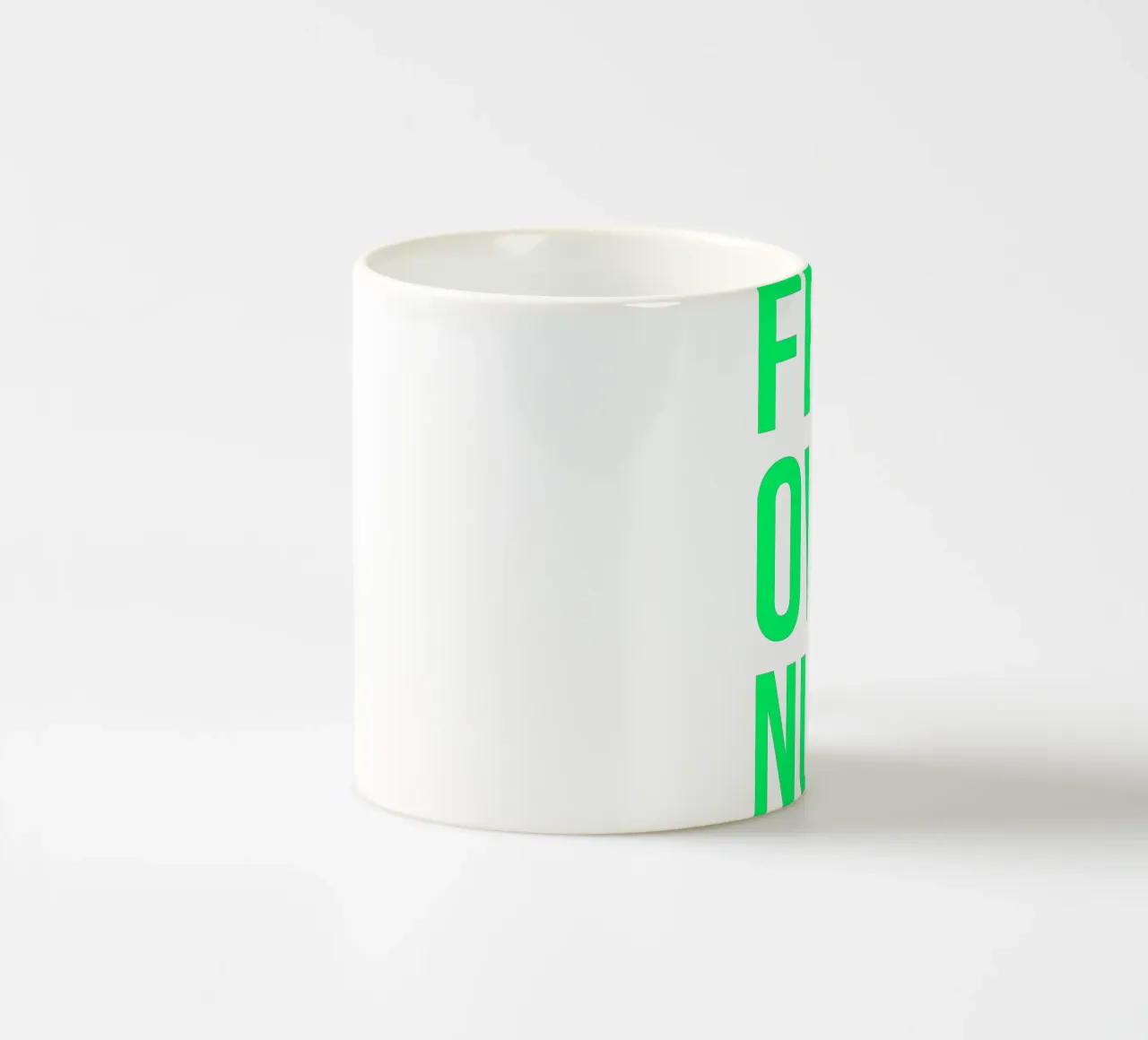 OVER Series- bold letters, brave values (5 colors) tazza in ceramica da FRICKE DESIGN