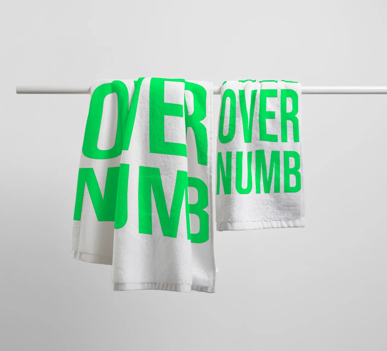 OVER Series- bold letters, brave values (5 colors) toalla de baño de FRICKE DESIGN