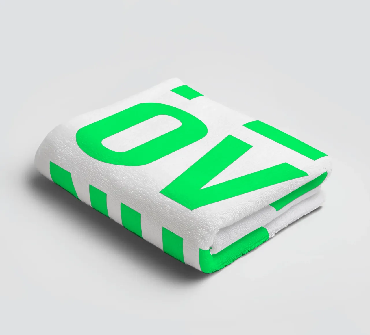 OVER Series- bold letters, brave values (5 colors) toalla de baño de FRICKE DESIGN