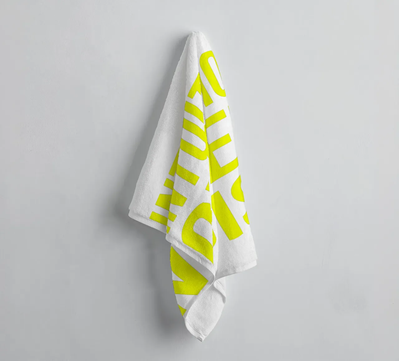 OVER Series- bold letters, brave values (5 colors) asciugamano da bagno da FRICKE DESIGN