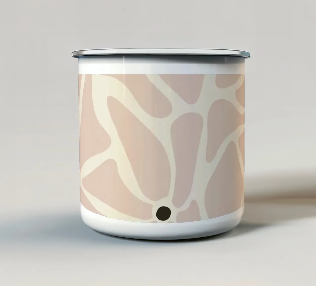 Fiori astratti beige rosa nero di metà secolo, retrò tazza in smalto da This Wild Soul - Illustration