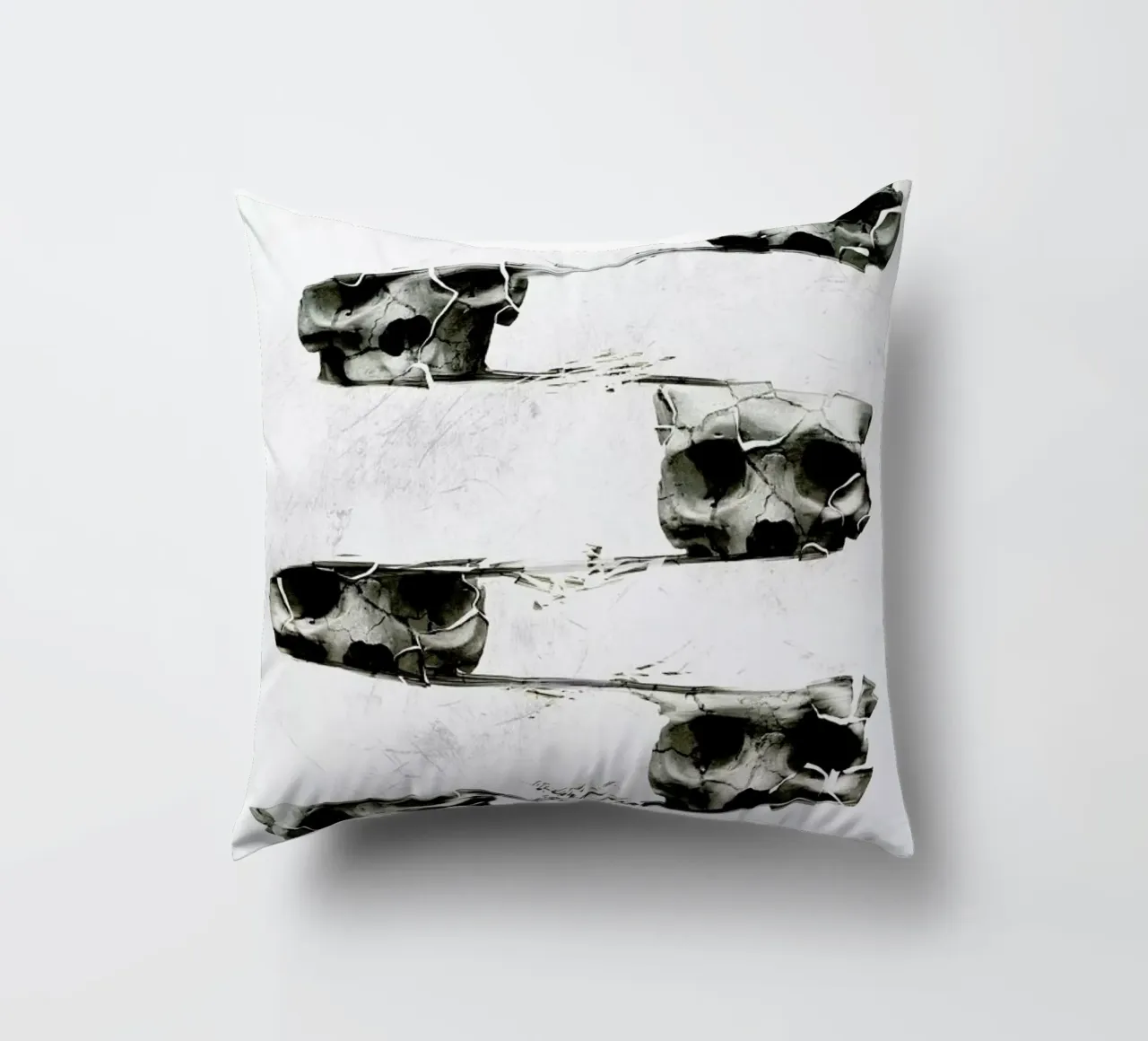 Skull III cuscino da Ali Gulec