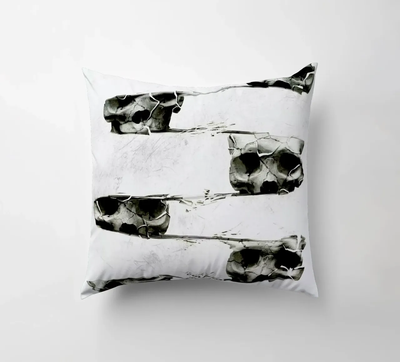 Skull III cuscino da Ali Gulec