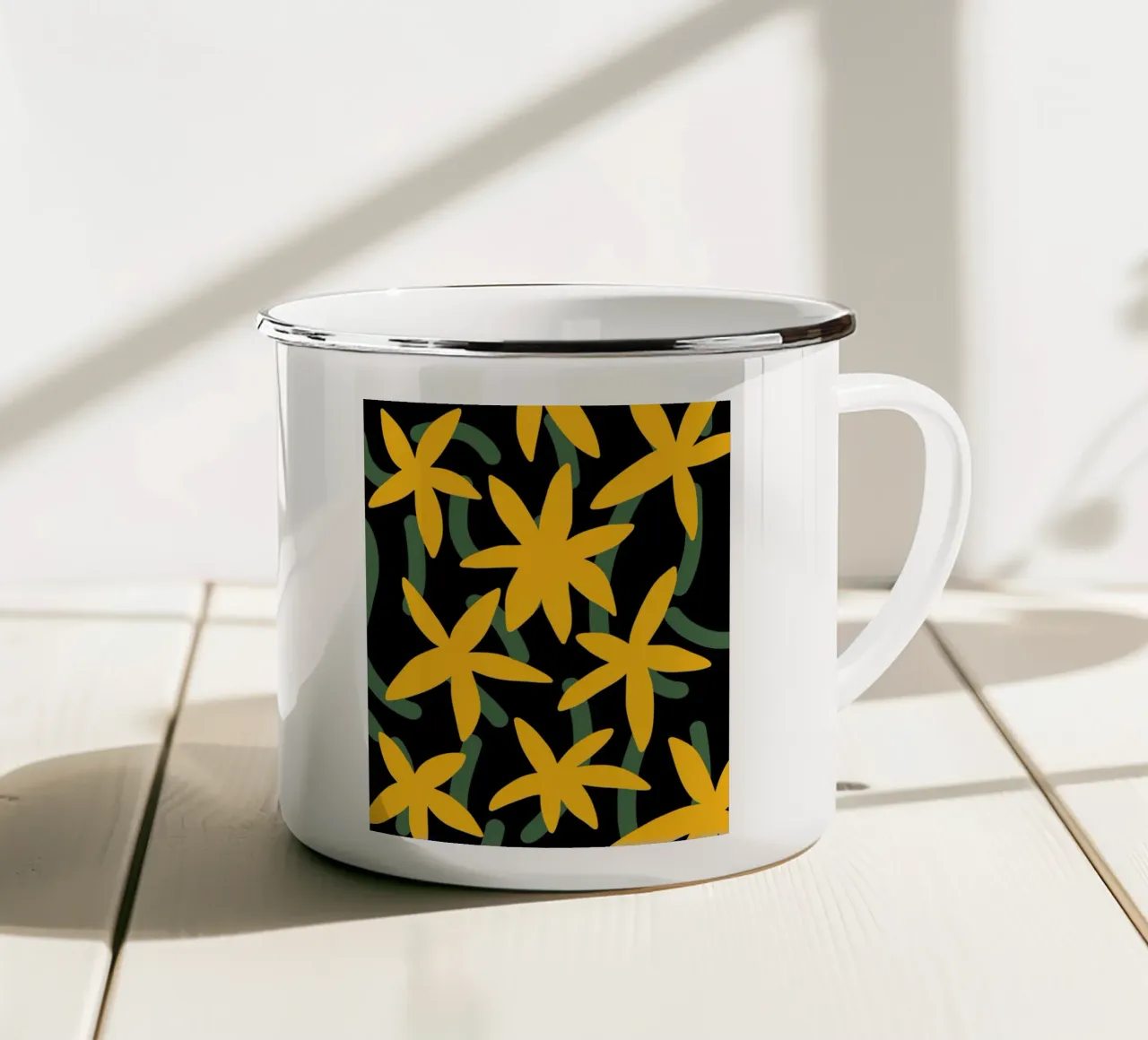 Motivo floreale a stella tazza in smalto da Little Dean