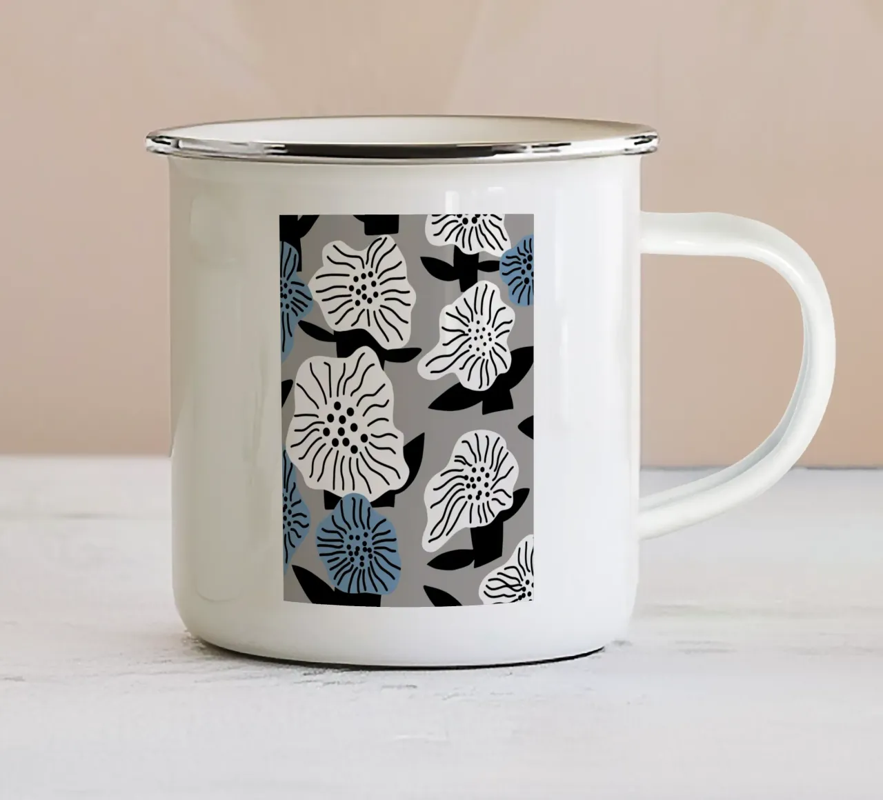 Fiori eclettici tazza in smalto da Little Dean