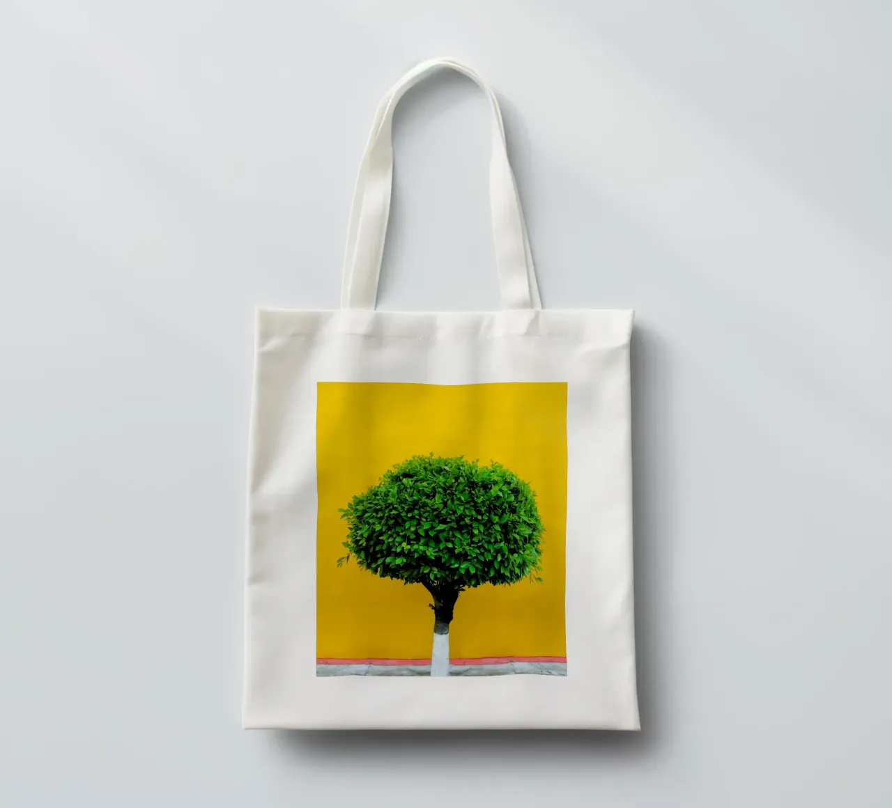single tree in yellow shade borsa in juta da Monel