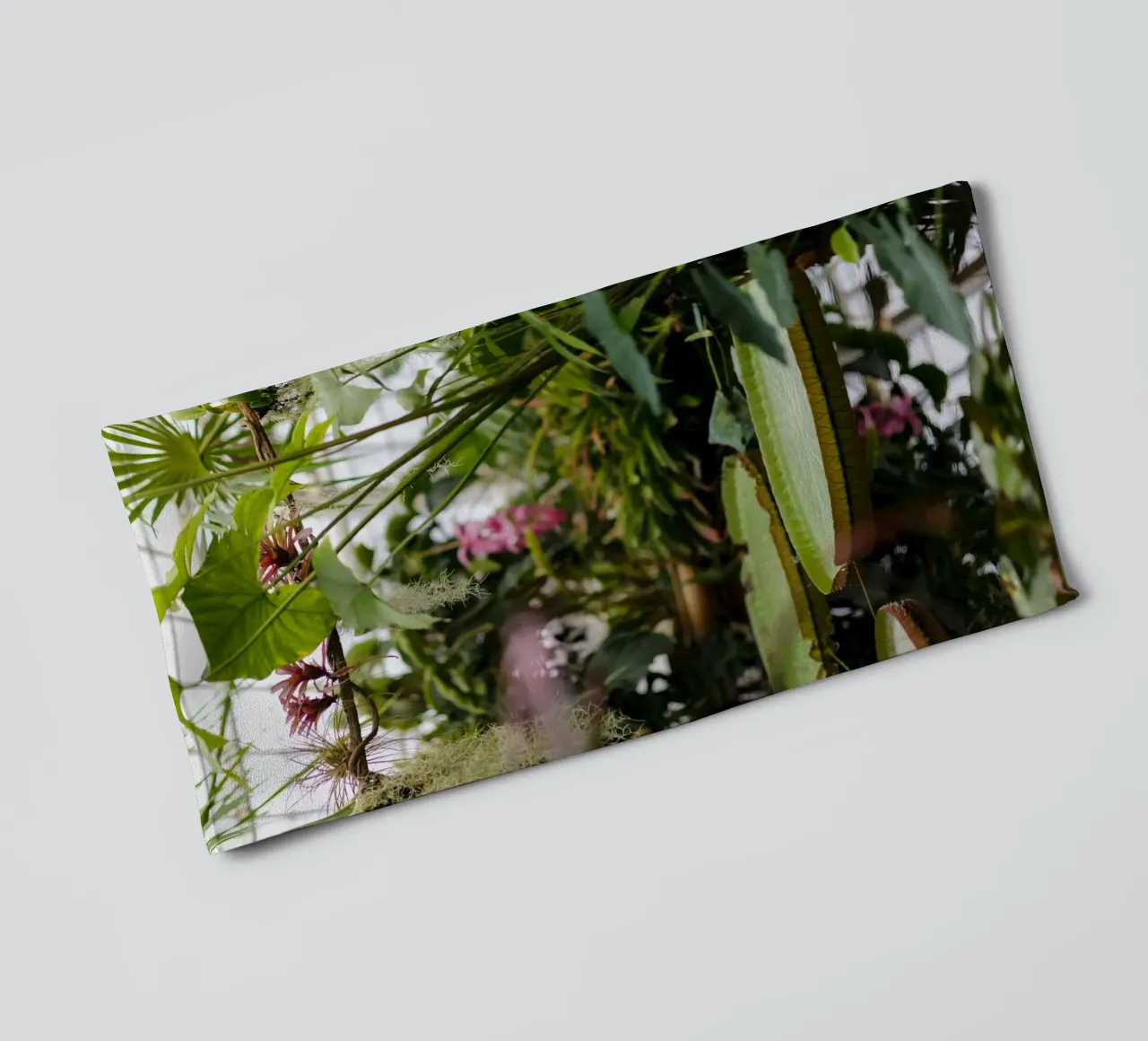 tree in water asciugamano da bagno da Fost