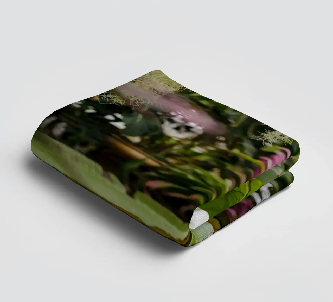 tree in water asciugamano da bagno da Fost