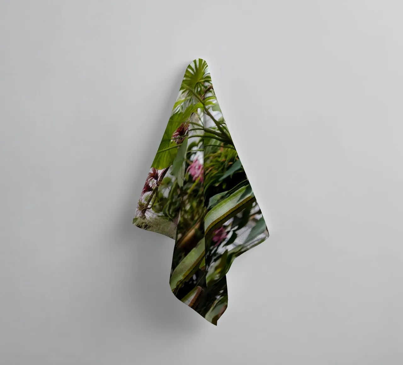 tree in water asciugamano da bagno da Fost