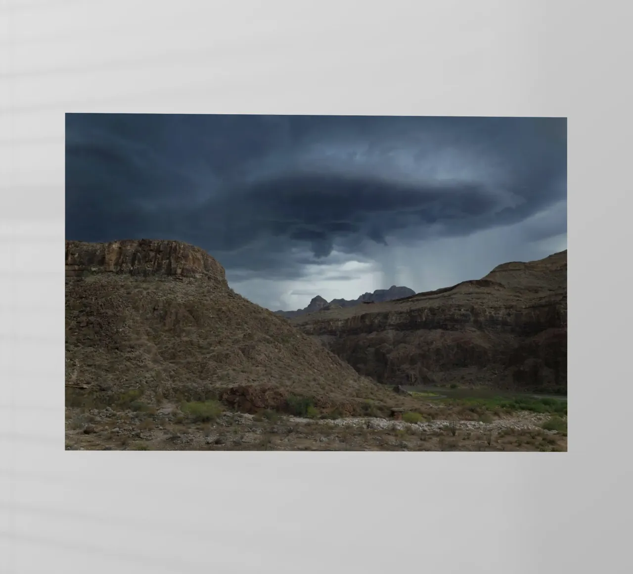 tornado in montagna pellicola backlit da Earthly Visions