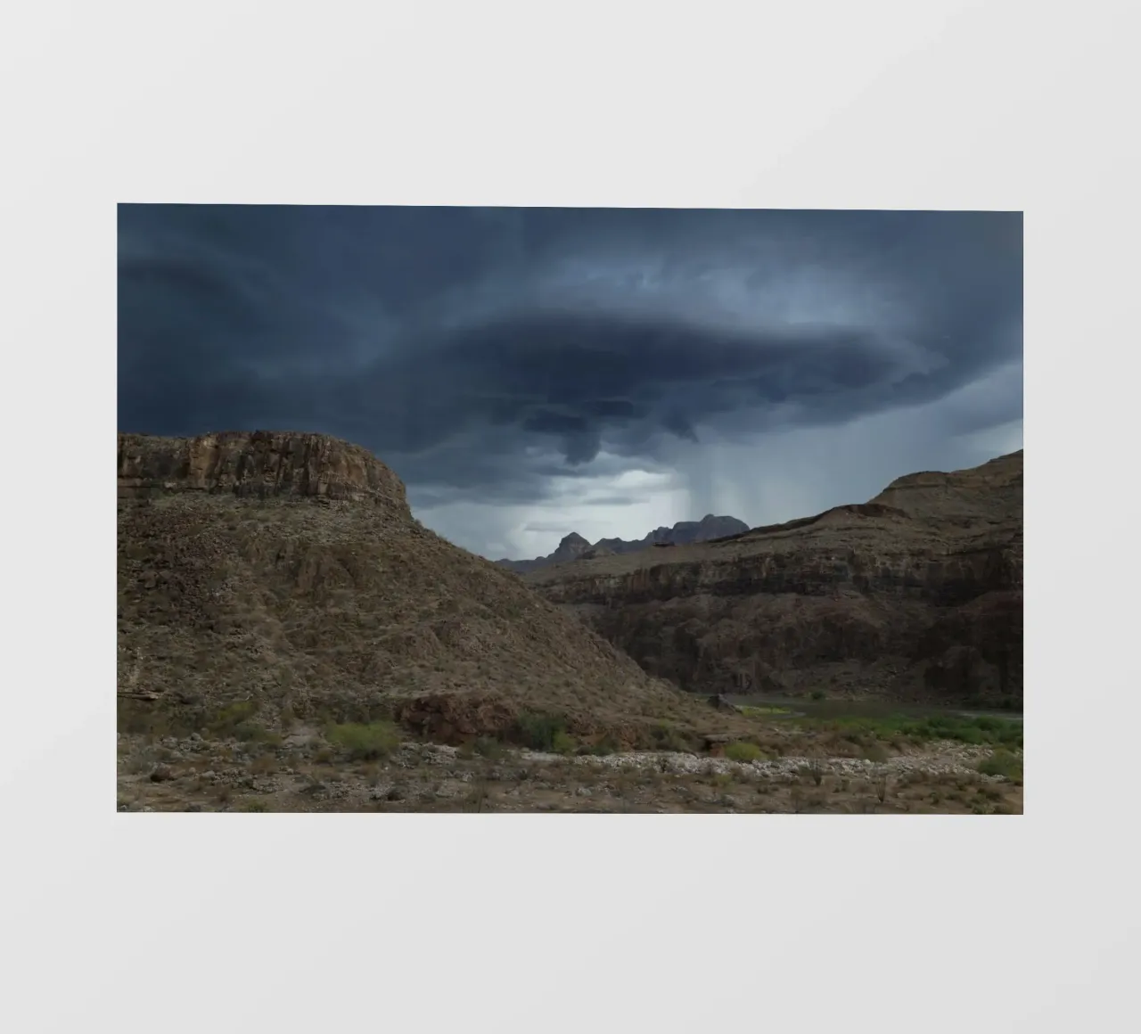 tornado in montagna pellicola backlit da Earthly Visions