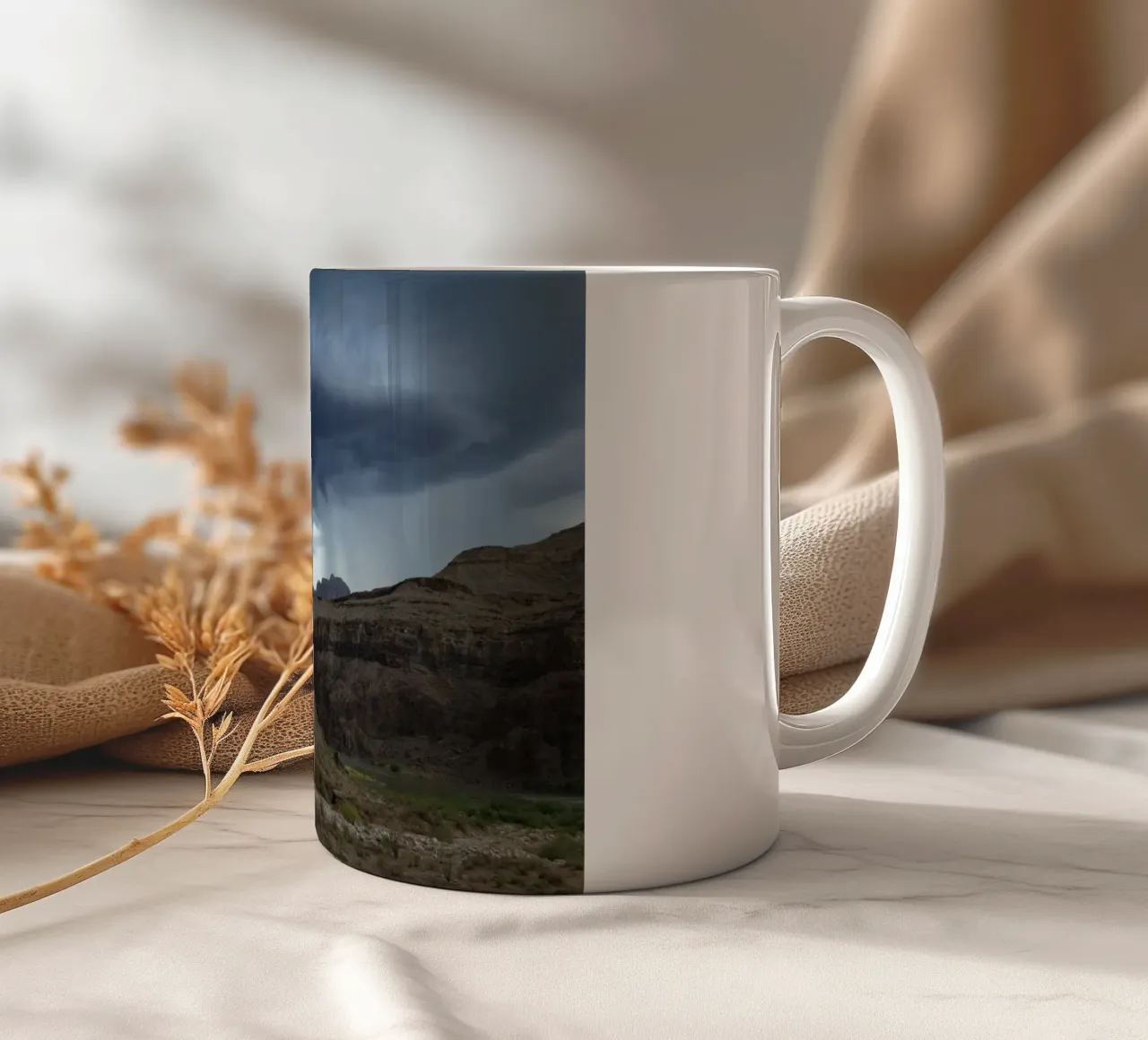 tornado in montagna tazza in ceramica da Earthly Visions