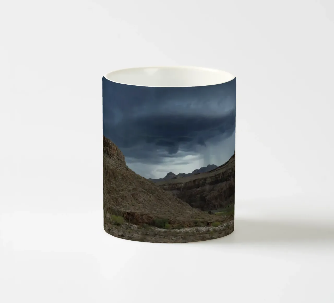 tornado in montagna tazza in ceramica da Earthly Visions