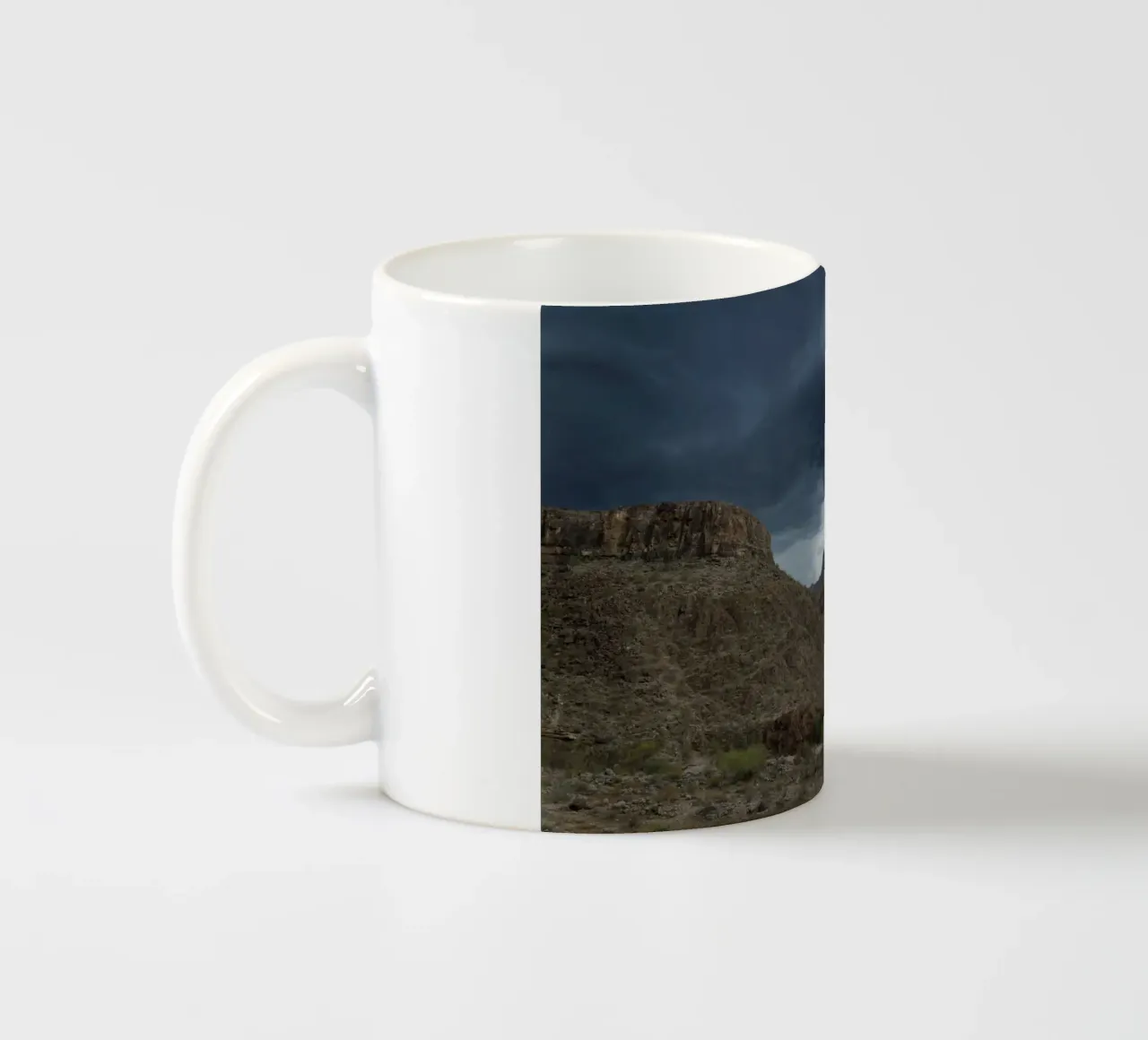 tornado in montagna tazza in ceramica da Earthly Visions