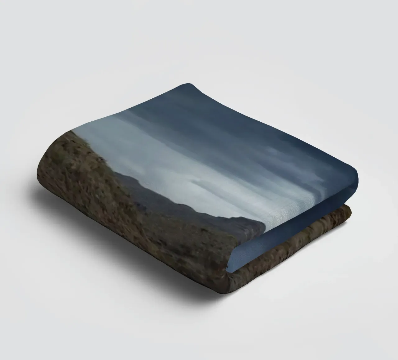 tornado in montagna asciugamano da bagno da Earthly Visions