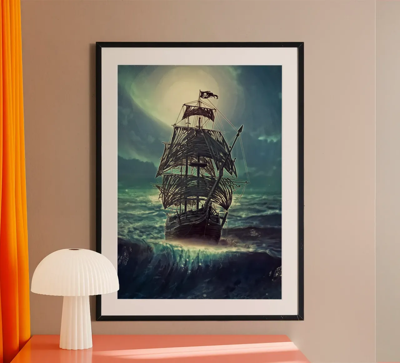 Nave pirata fantasma di notte poster con telaio in legno da Eva Nev