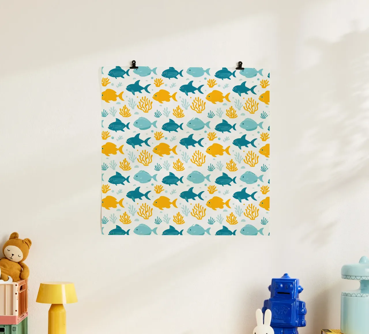 Mondo sommerso - Modello di pesce 1 poster con telaio in legno da Hightown Design