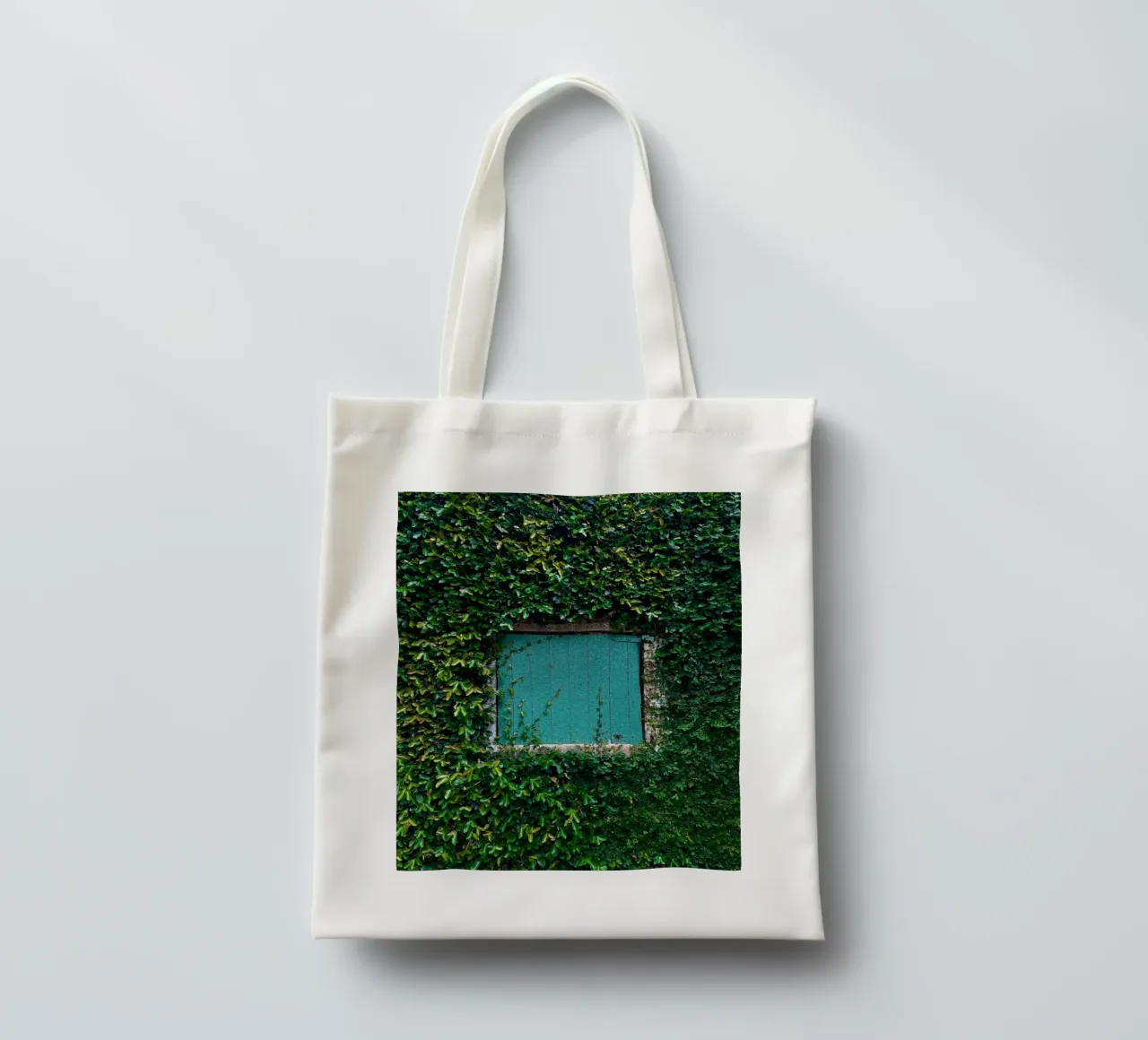 window in wall of leaf borsa in juta da feny