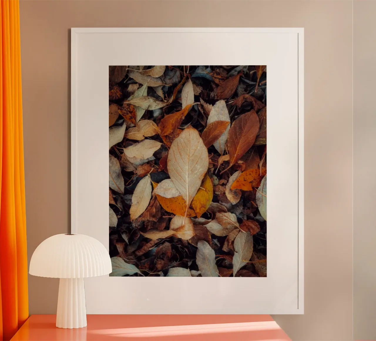 una foglia rossa poster da Earthly Visions