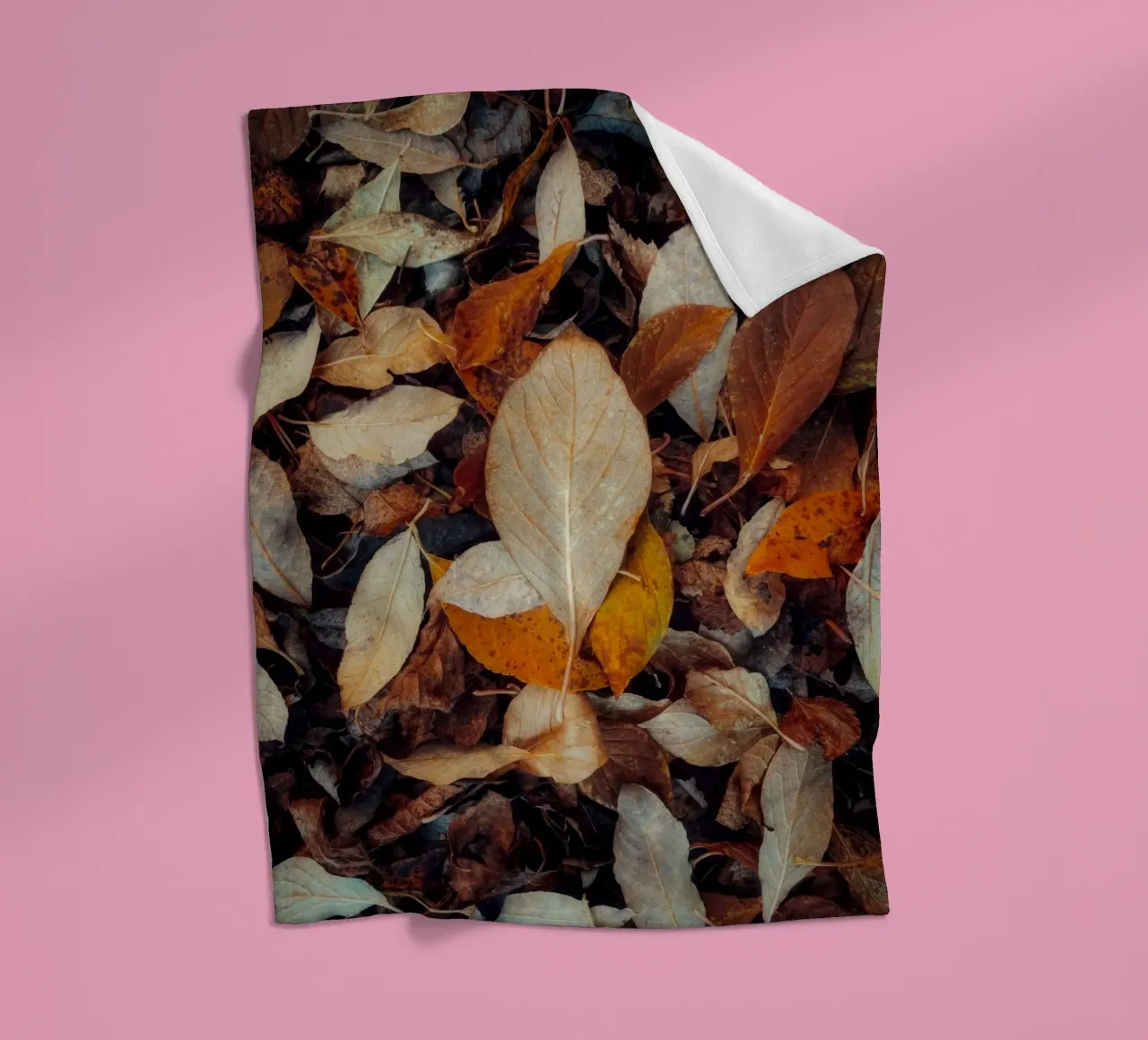 ein rotes Blatt Fleecedecke von Earthly Visions