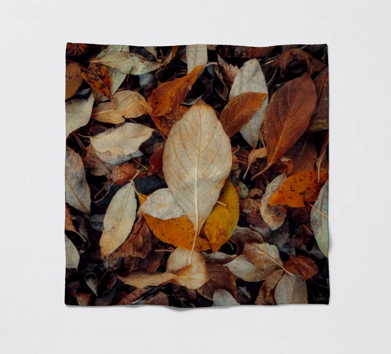 ein rotes Blatt Fleecedecke von Earthly Visions