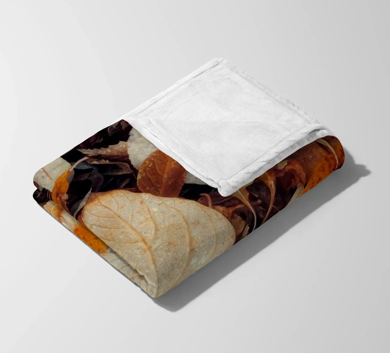 ein rotes Blatt Fleecedecke von Earthly Visions