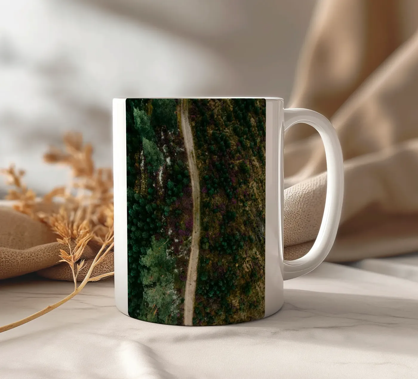 sentiero nella foresta tazza in ceramica da Earthly Visions