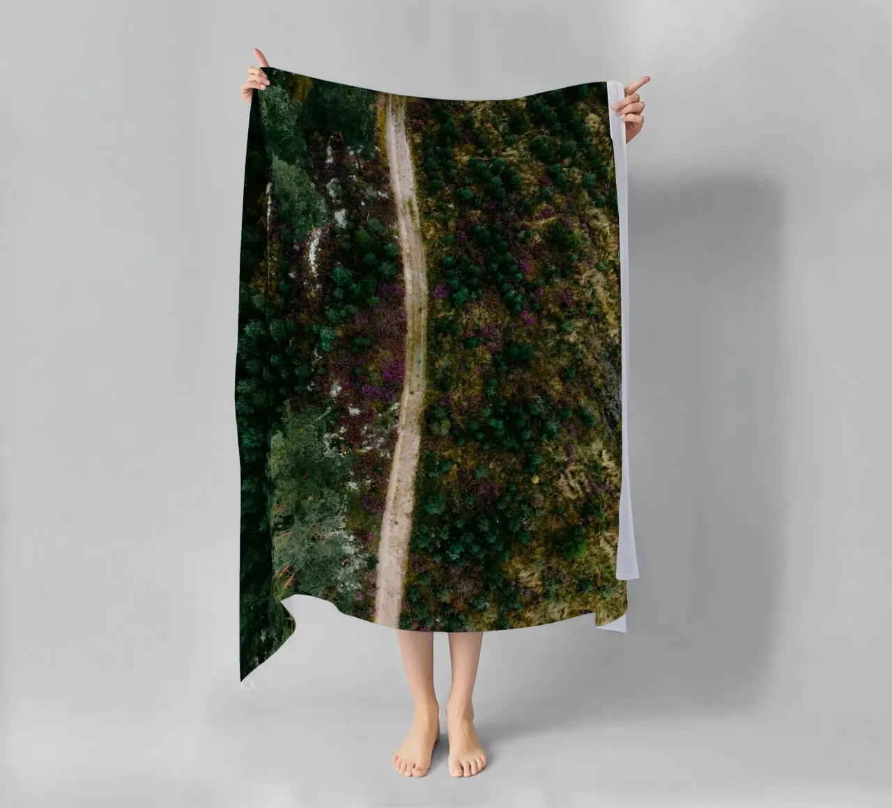 sentiero nella foresta telo mare da Earthly Visions