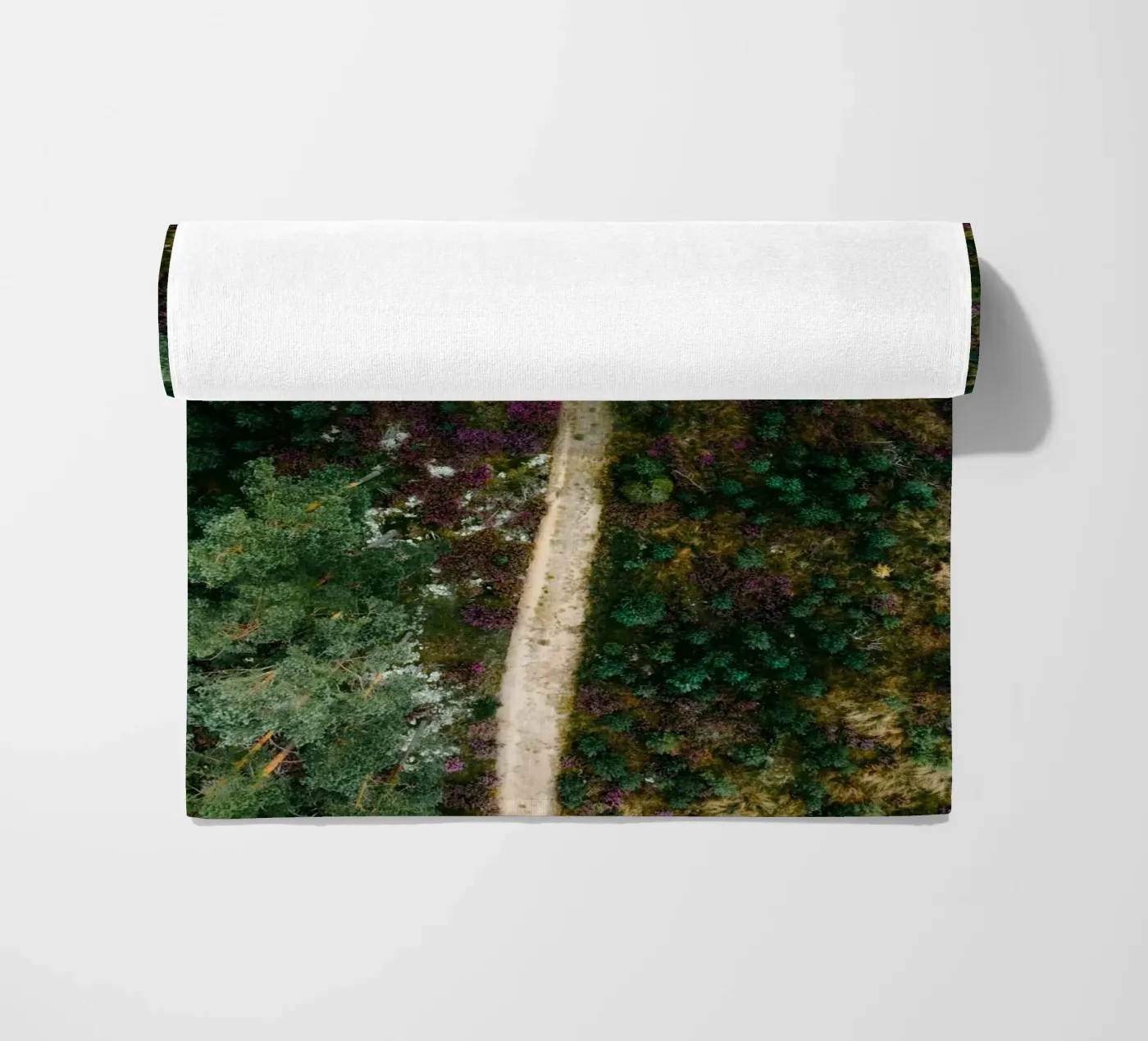 chemin dans la forêt serviette de plage de Earthly Visions