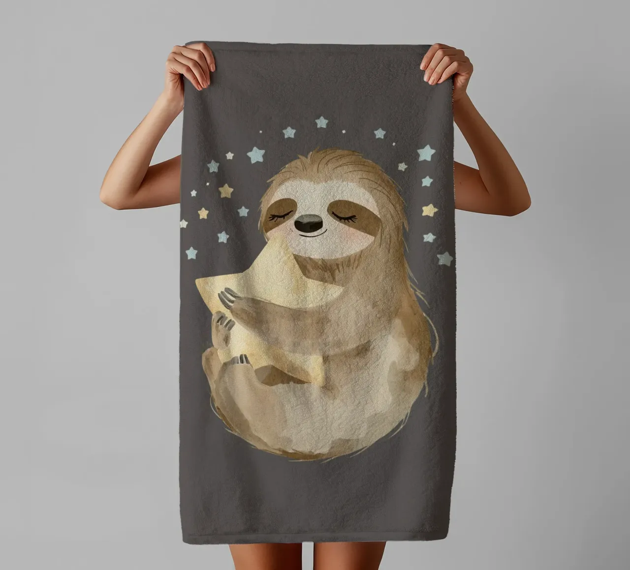 Mignon paresseux heureux serrant une étoile serviette de bain de DesignDoodle