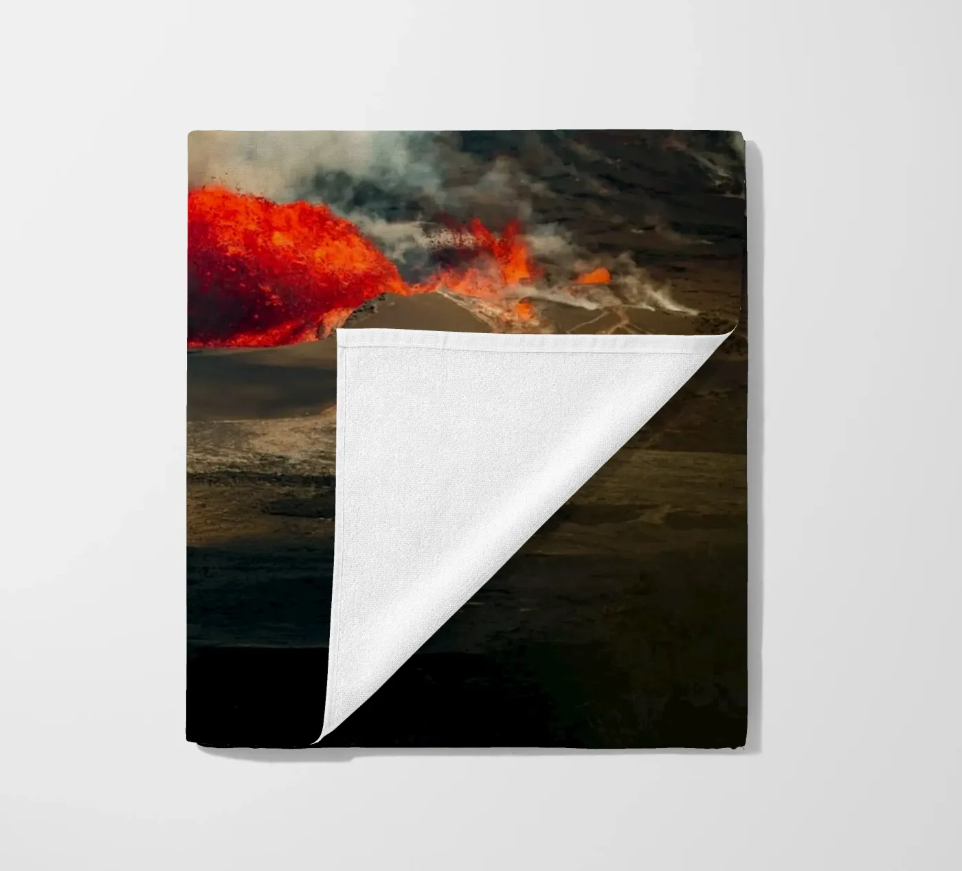 vulkaan strandhanddoek van Earthly Visions