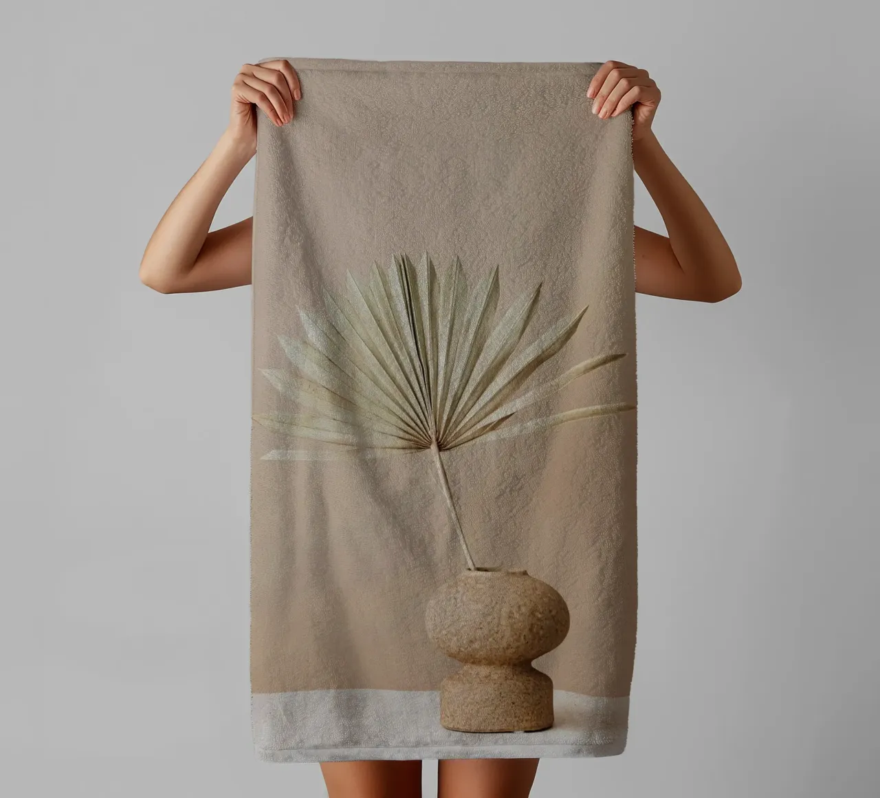 leaf on vase asciugamano da bagno da Creaton