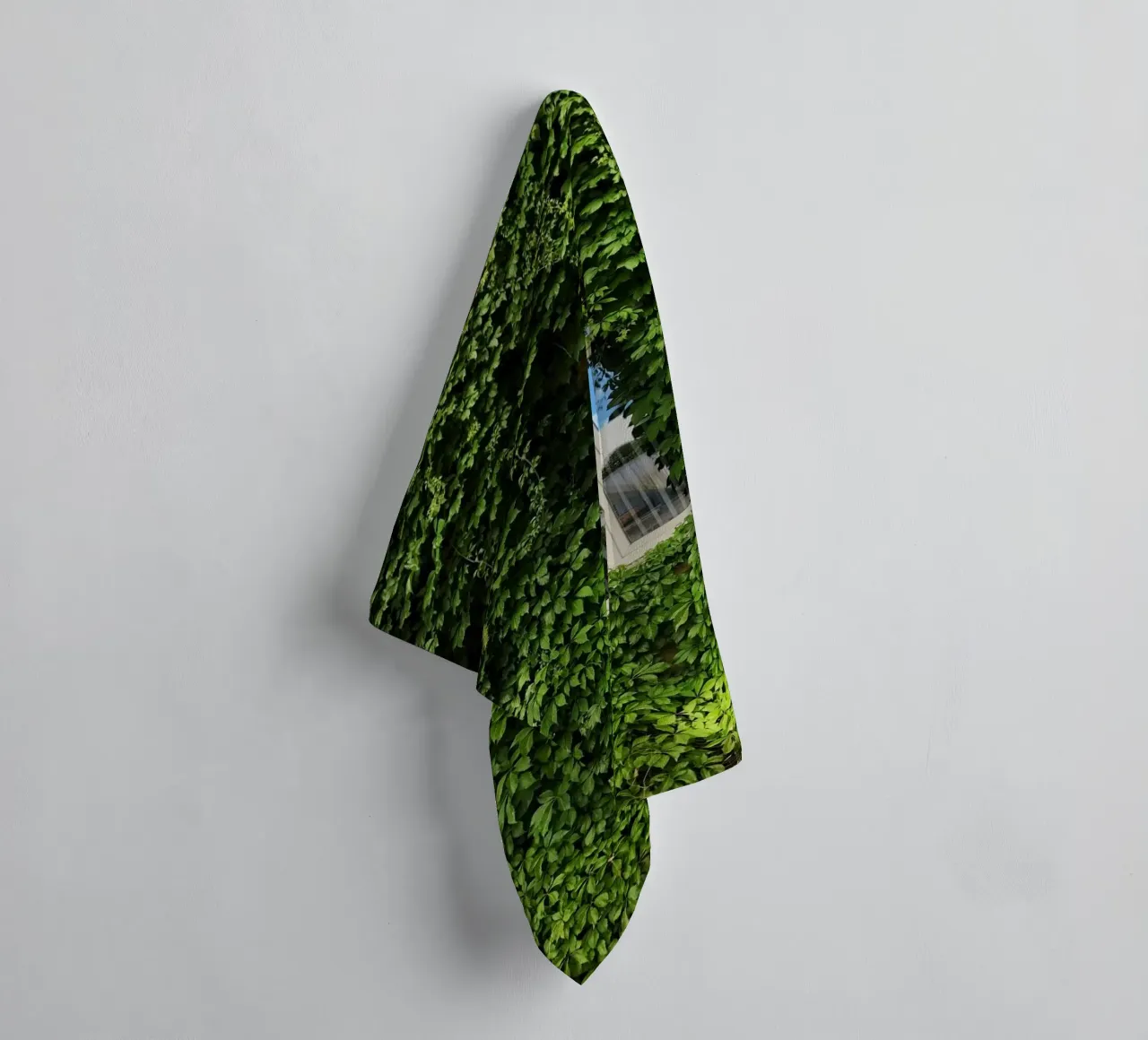 window in leaf wall asciugamano da bagno da beney