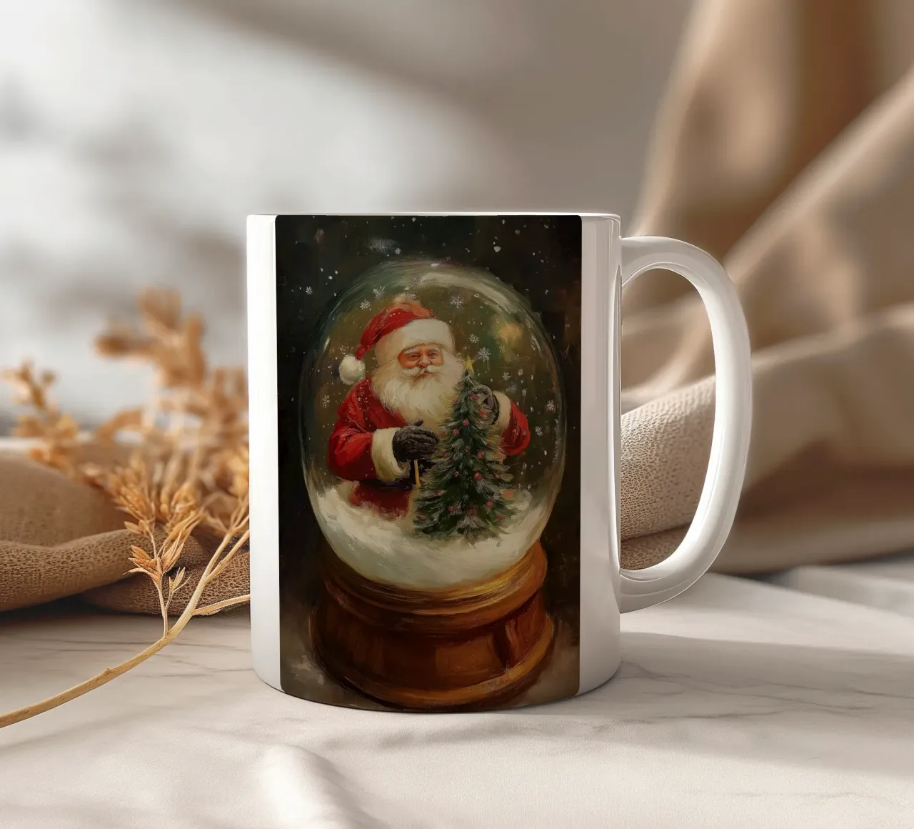 Babbo Natale con albero di Natale in una festosa palla di neve tazza in ceramica da Cozy Vibes