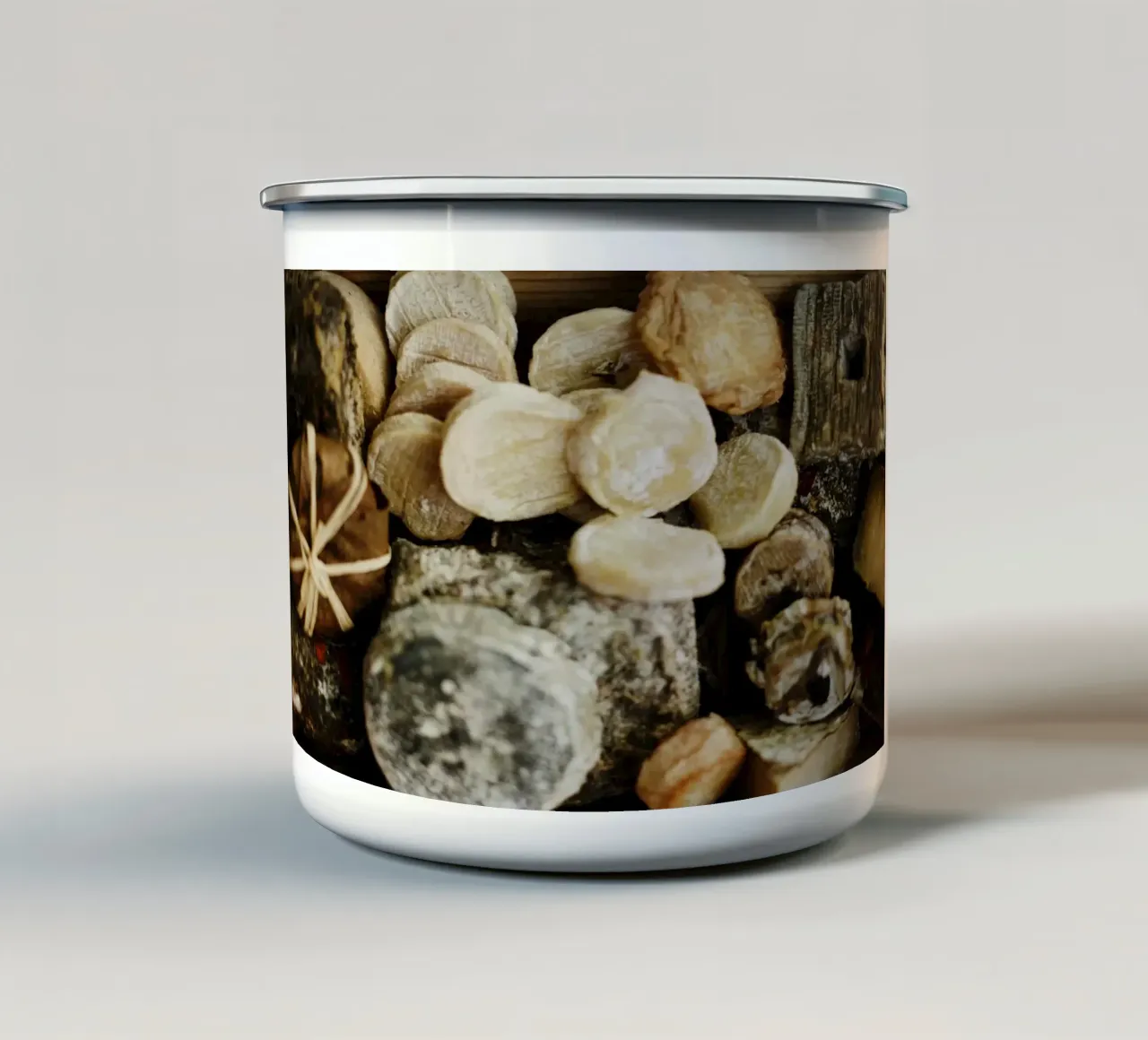 Formaggio del Perigord tazza in smalto da Simon Koy